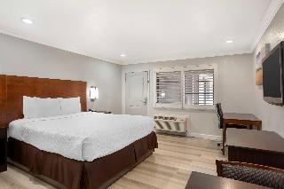 1 King Bed Non-Smoking Desk Microwave And Refrigerator Wi-Fi Full Breakfast