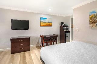 1 King Bed Non-Smoking Desk Microwave And Refrigerator Wi-Fi Full Breakfast