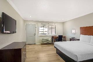 1 King Bed Non-Smoking Desk Microwave And Refrigerator Wi-Fi Full Breakfast