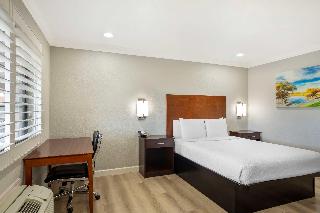 1 Queen Bed Non-Smoking Desk Microwave And Refrigerator Wi-Fi Full Breakfast
