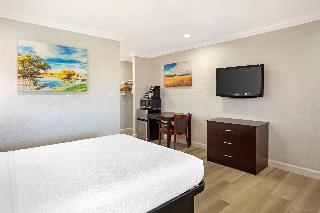 1 Queen Bed Non-Smoking Desk Microwave And Refrigerator Wi-Fi Full Breakfast