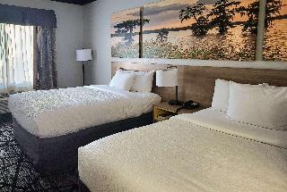 2 Queen Beds Mobility/Hearing Accessible Room Roll-In Shower Non-Smoking