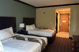 2 Queen Beds Mobility/Hearing Accessible Room Roll-In Shower Non-Smoking