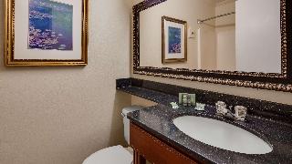 1 King Bed, Non-Smoking, Heartshaped Jacuzzi, In-Room Dvd, High Speed Internet Access, Full Breakfas