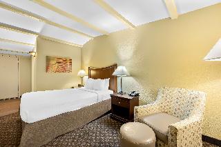 1 QUEEN BED,NSMK,HISPD,MICRFG,FLATSC,FULL BREAKFAST