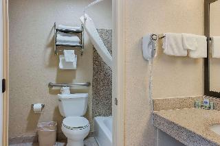 1 King Mobility Accessible Bathtub Lounge Chair Microwave Fridge Wi-Fi Non-Smoking Full Breakfast