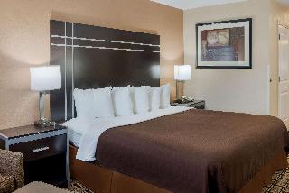 1 King Mobility Accessible Bathtub Lounge Chair Microwave Fridge Wi-Fi Non-Smoking Full Breakfast