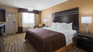 1 King Bed Non-Smoking Jetted Tub Desk Lounge Chair Microwave And Fridge Wi-Fi Full Breakfast