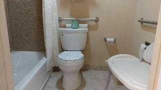 1 King Bed Non-Smoking Jetted Tub Desk Lounge Chair Microwave And Fridge Wi-Fi Full Breakfast