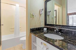 1 Queen Mobility Access Comm Assist Bathtub Microwave Fridge Wi-Fi Non-Smoking Full Breakfast