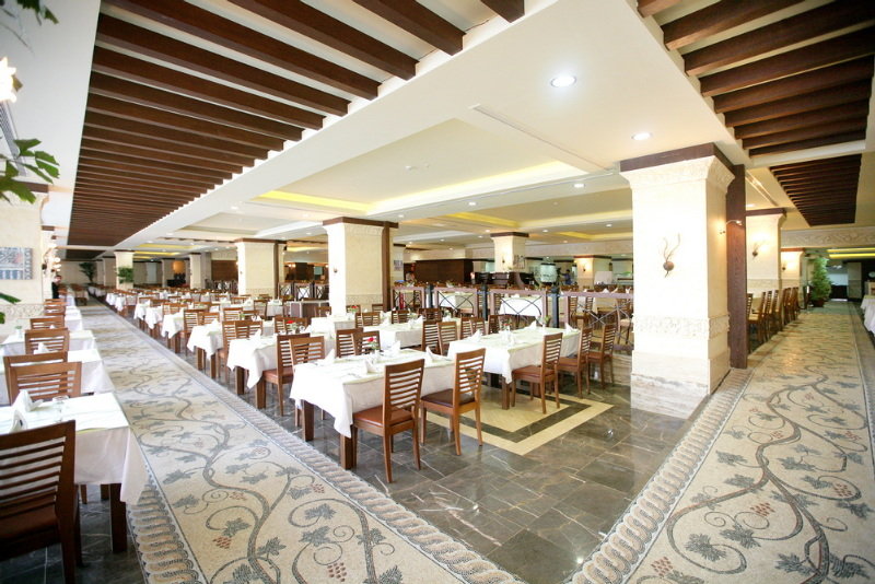 Restaurant
 di Grand Pearl Beach Resort & Spa