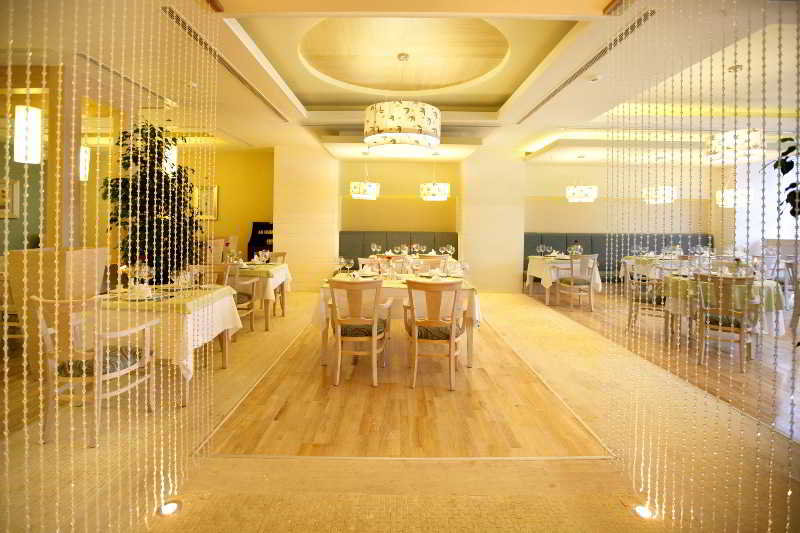 Restaurant
 di Grand Pearl Beach Resort & Spa