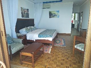 Travellers Beach Hotel & Club