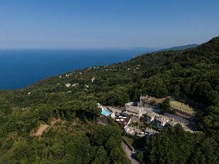 Hotel 12 Months Luxury Resort