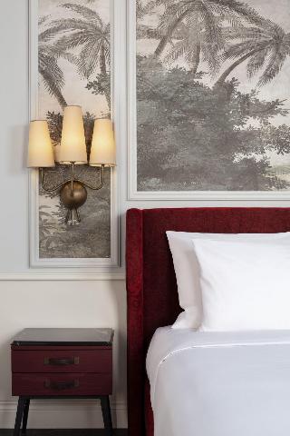 Adahan DeCamondo Pera Autograph Collection