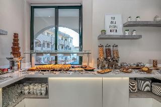 Christina Beach Hotel