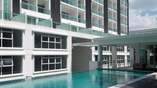 Damas Suites & Residences - Pool