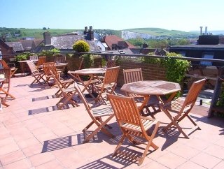 Terrace
 di The White Hart Hotel