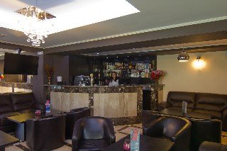 Bar
 di West Plaza Hotel Bucharest