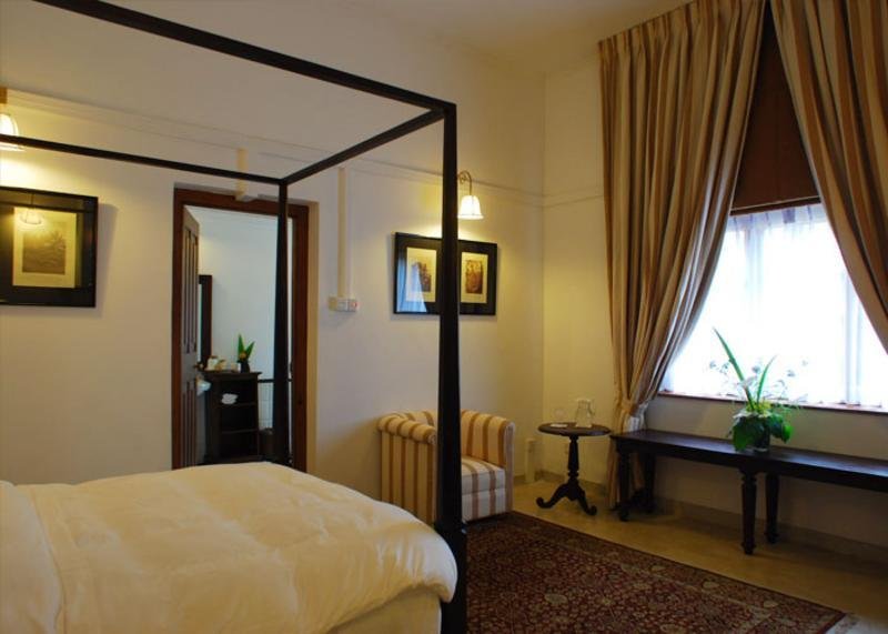 Room
 di Warwick Gardens