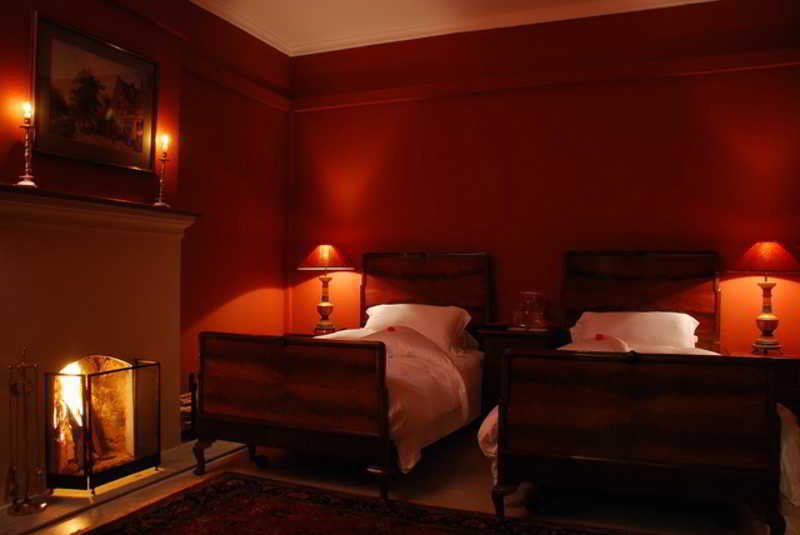 Room
 di Warwick Gardens