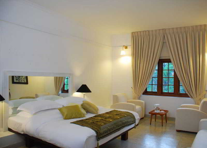 Room
 di Warwick Gardens