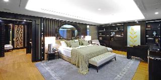 1 King 1 Bedroom Ste Smoking Jetted Tub