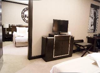 1 King Bed Standard Smoking
