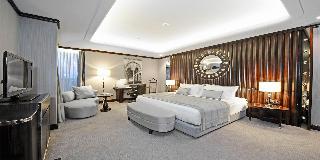 1 King Bed Standard Club Flr High Flr