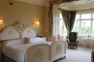 Room
 di Highbullen Hotel & Country Club