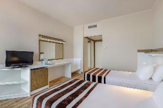 Green Max Hotel
