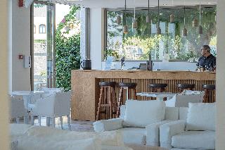 Maritimo Beach Hotel