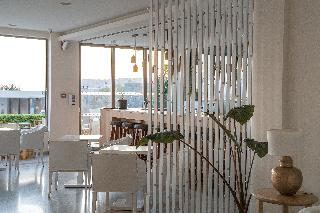 Maritimo Beach Hotel