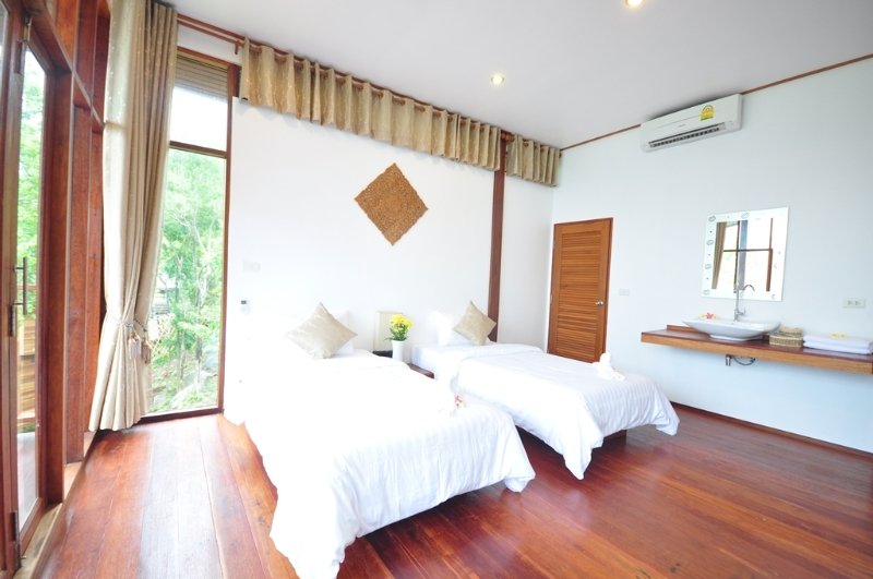 Room thumbnail 3