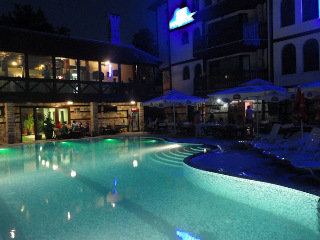 Pool
 di YAZOVIRA KARDJALI