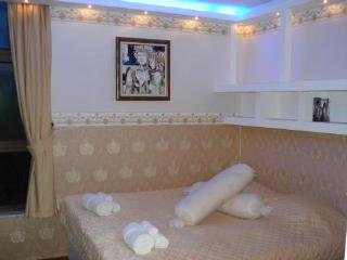 Room
 di YAZOVIRA KARDJALI