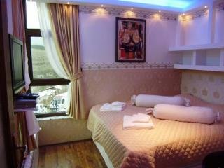 Room
 di YAZOVIRA KARDJALI