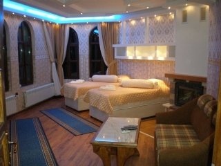 Room
 di YAZOVIRA KARDJALI