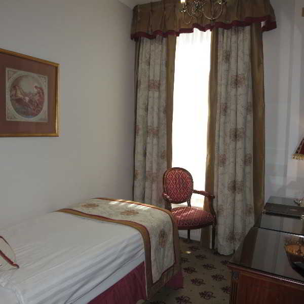 Room
 di London Lodge Hotel