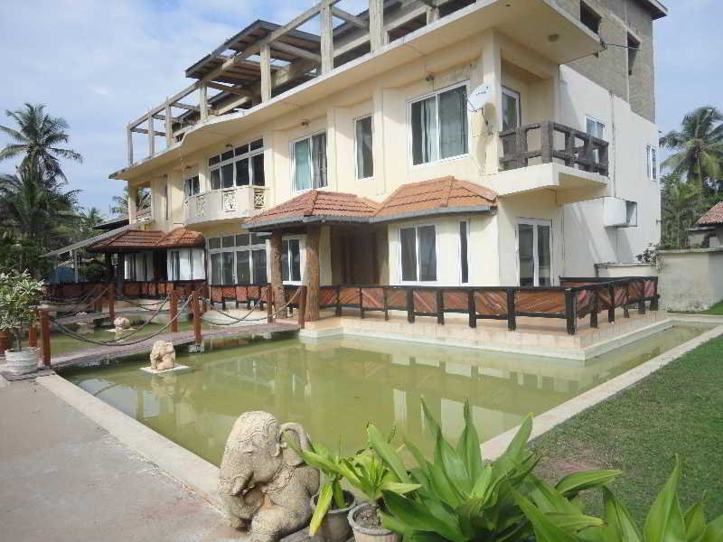 General view
 di Platinum Resorts Marawila