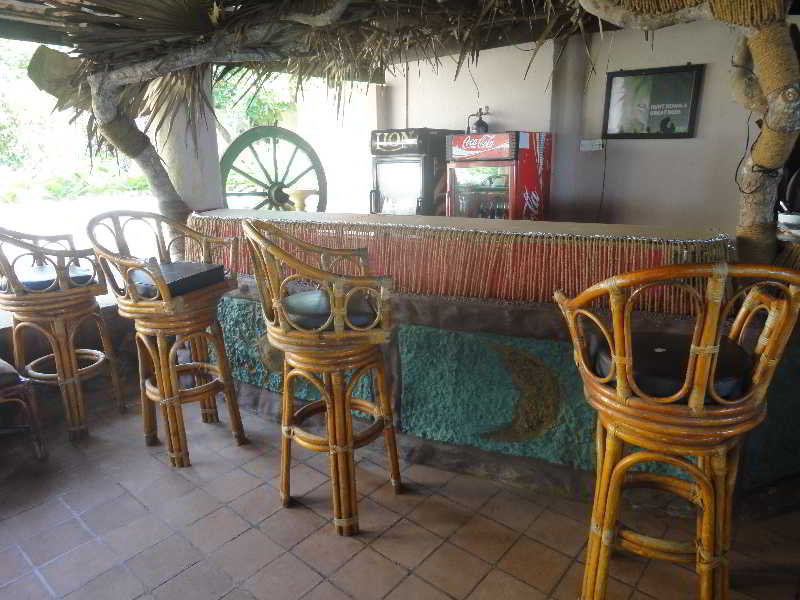 Bar
 di Platinum Resorts Marawila