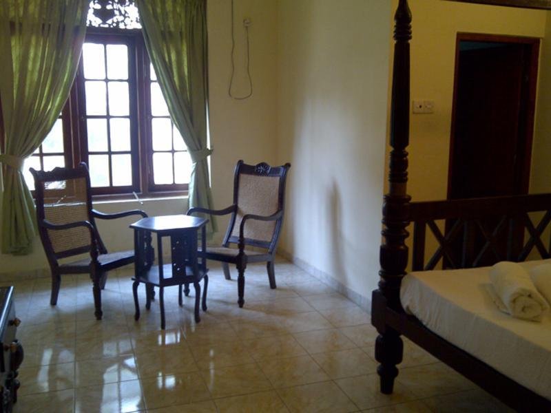 Room
 di The Saffron