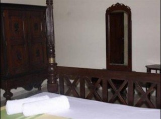 Room
 di The Saffron