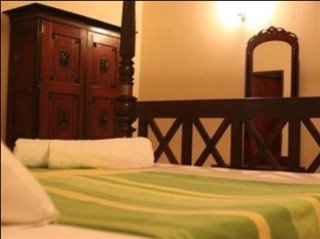 Room
 di The Saffron