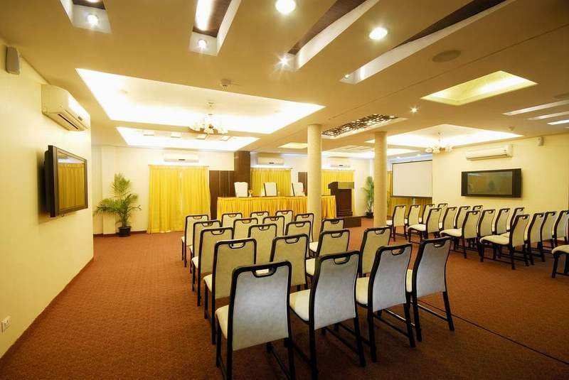Conferences
 di Lily Sarovar Portico