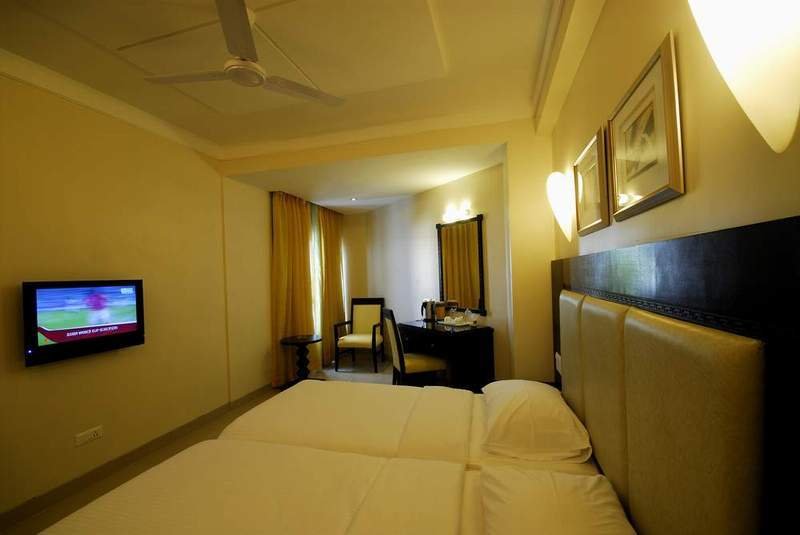 Room
 di Lily Sarovar Portico