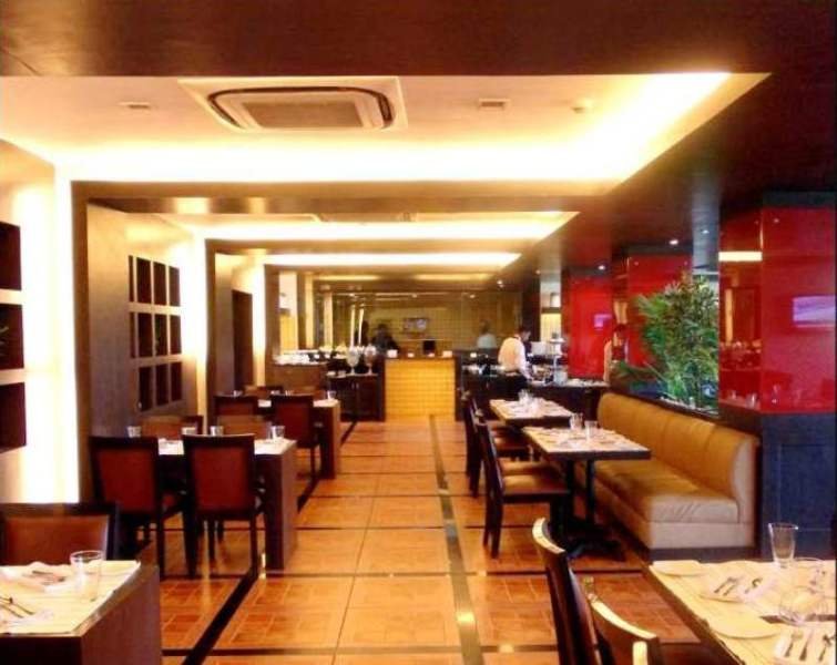 Restaurant
 di Claresta Sarovar Portico Hotel, Hosur
