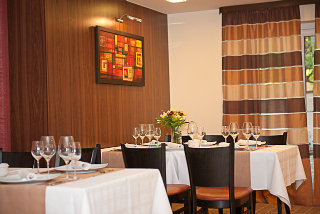 Restaurant
 di Check Inn Hotel