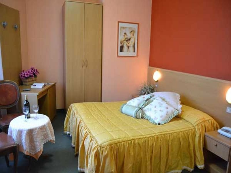 Room
 di Europa Poggibonsi