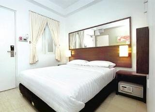 Room thumbnail 3
